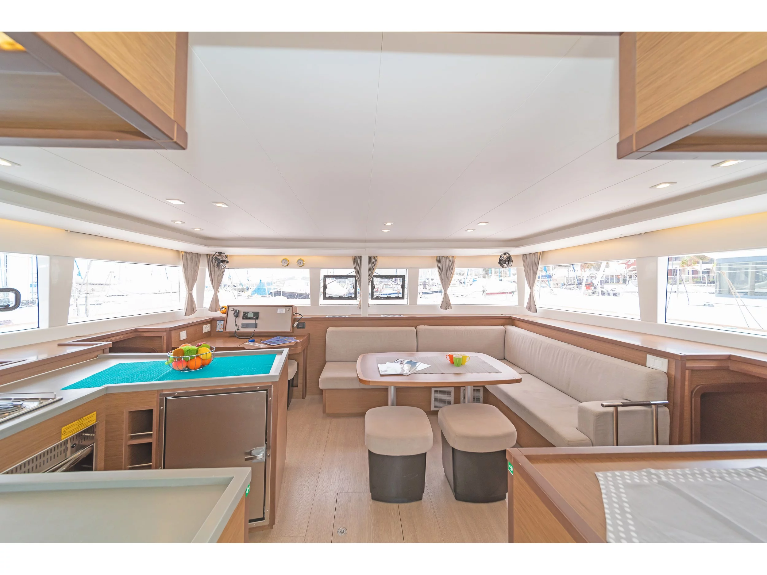 Lagoon 450 Fly & GEN (Nemesis) Interior image - 5