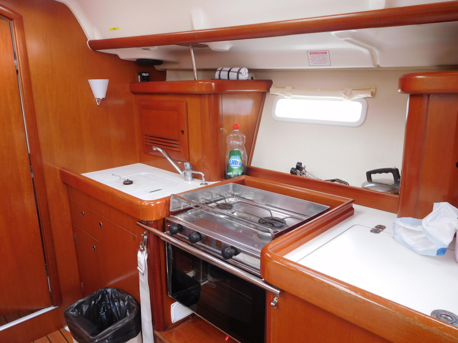 Photo #4 - Oceanis 393 Clipper (Holy Diver) en Poole - 20344