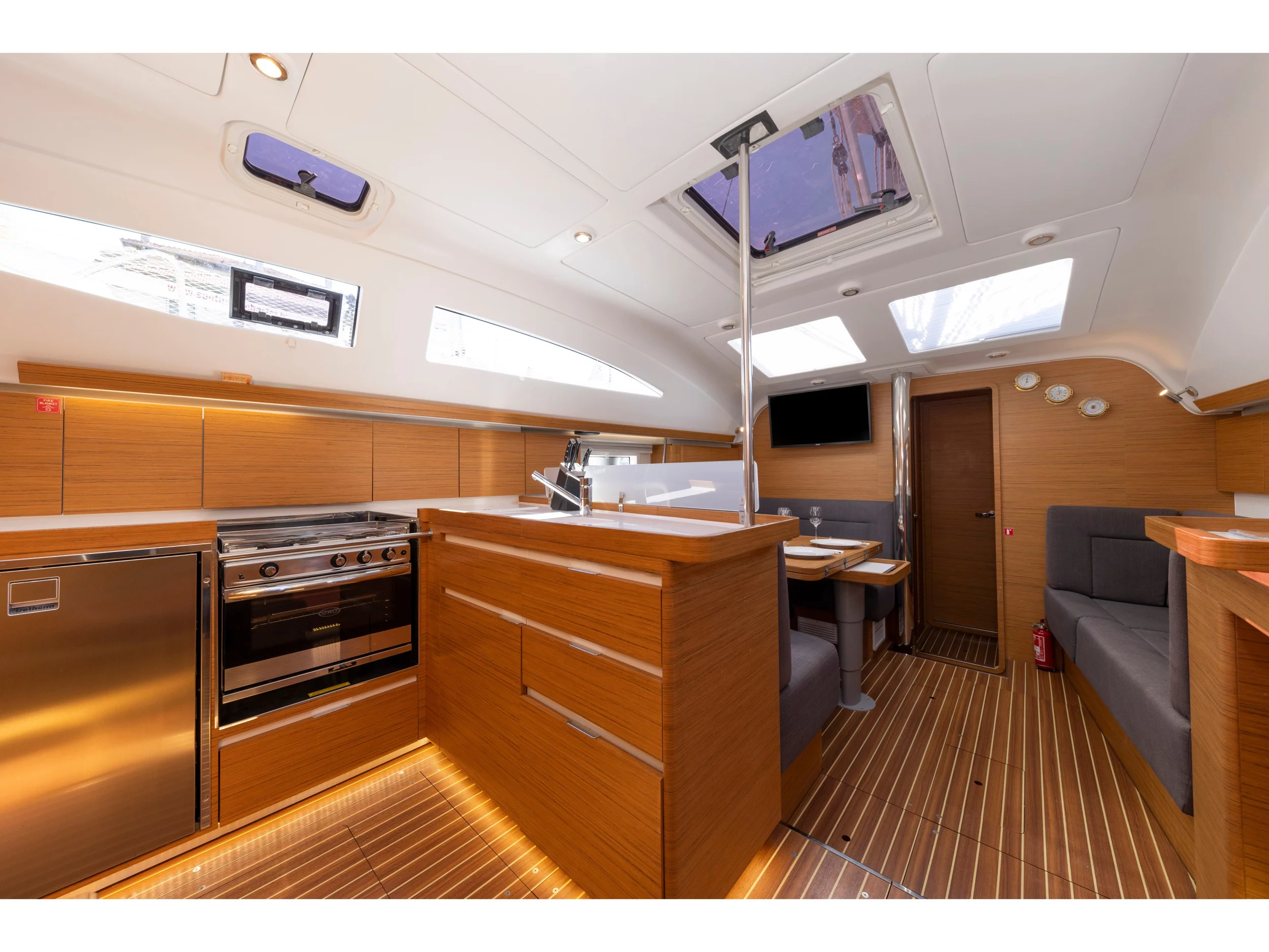 Elan 45 Impression - with AC (Hotspot - AC) Interior image - 1
