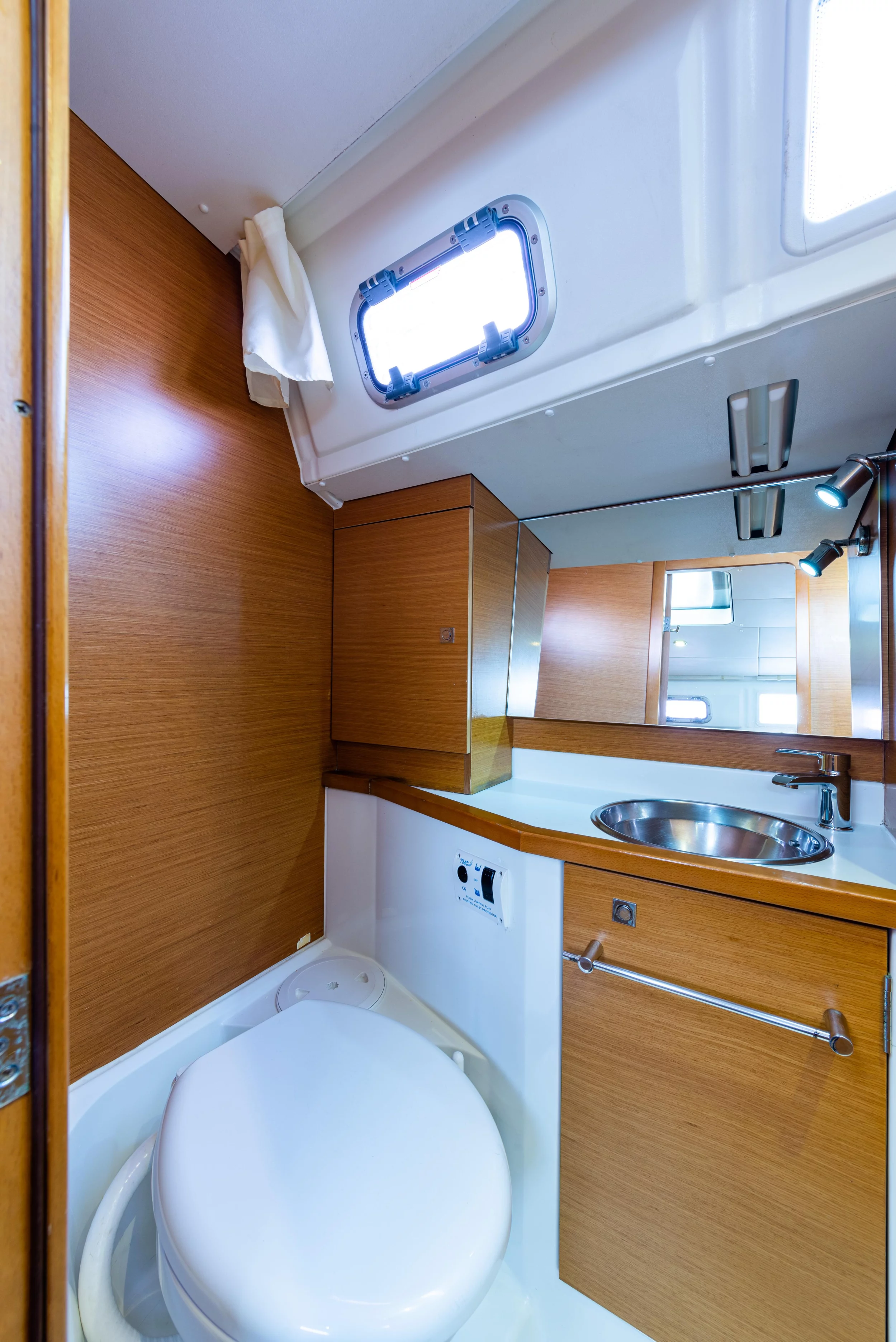 Jeanneau Sun Odyssey 379 (Amor Fati)  - 3
