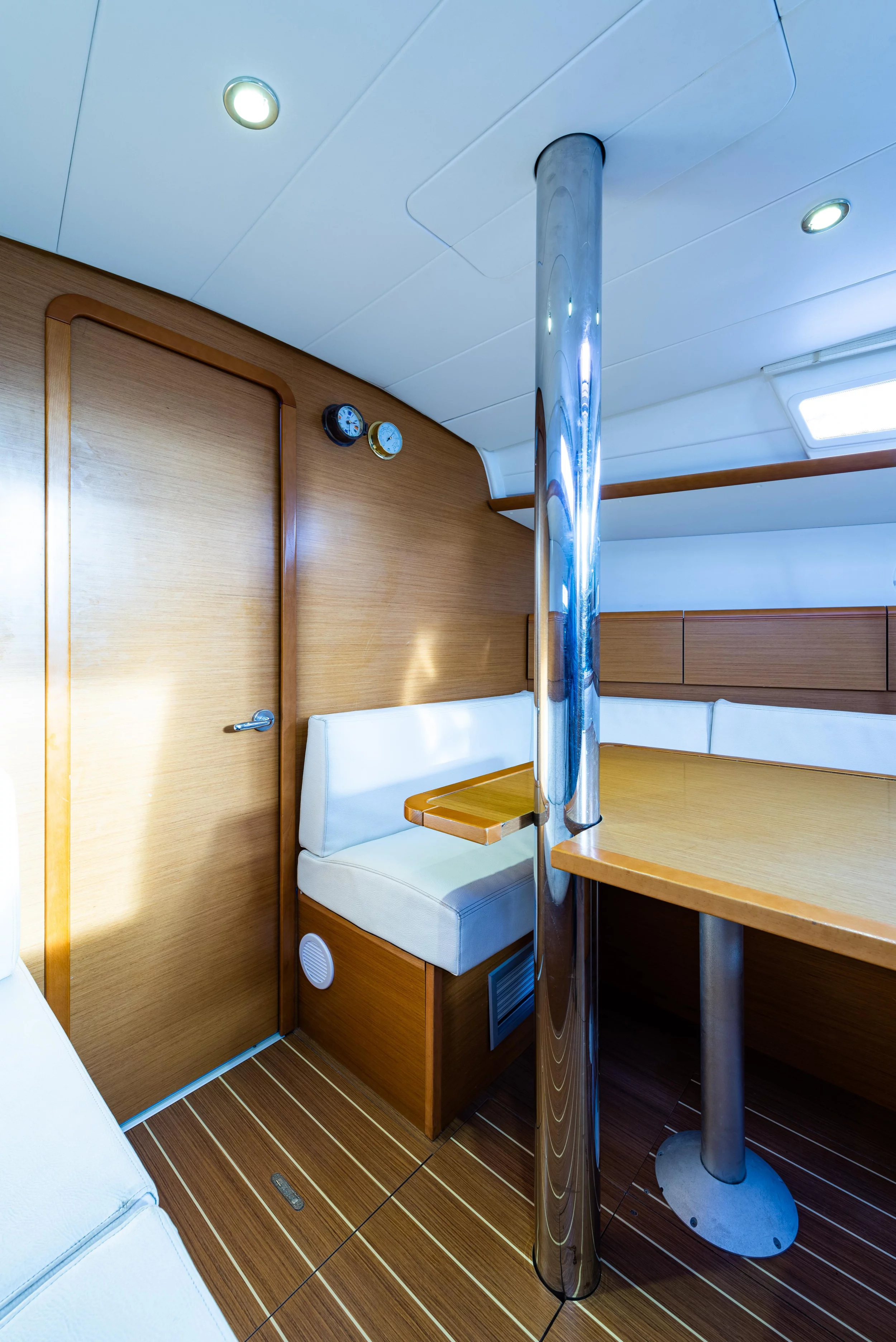 Jeanneau Sun Odyssey 379 (Amor Fati)  - 12
