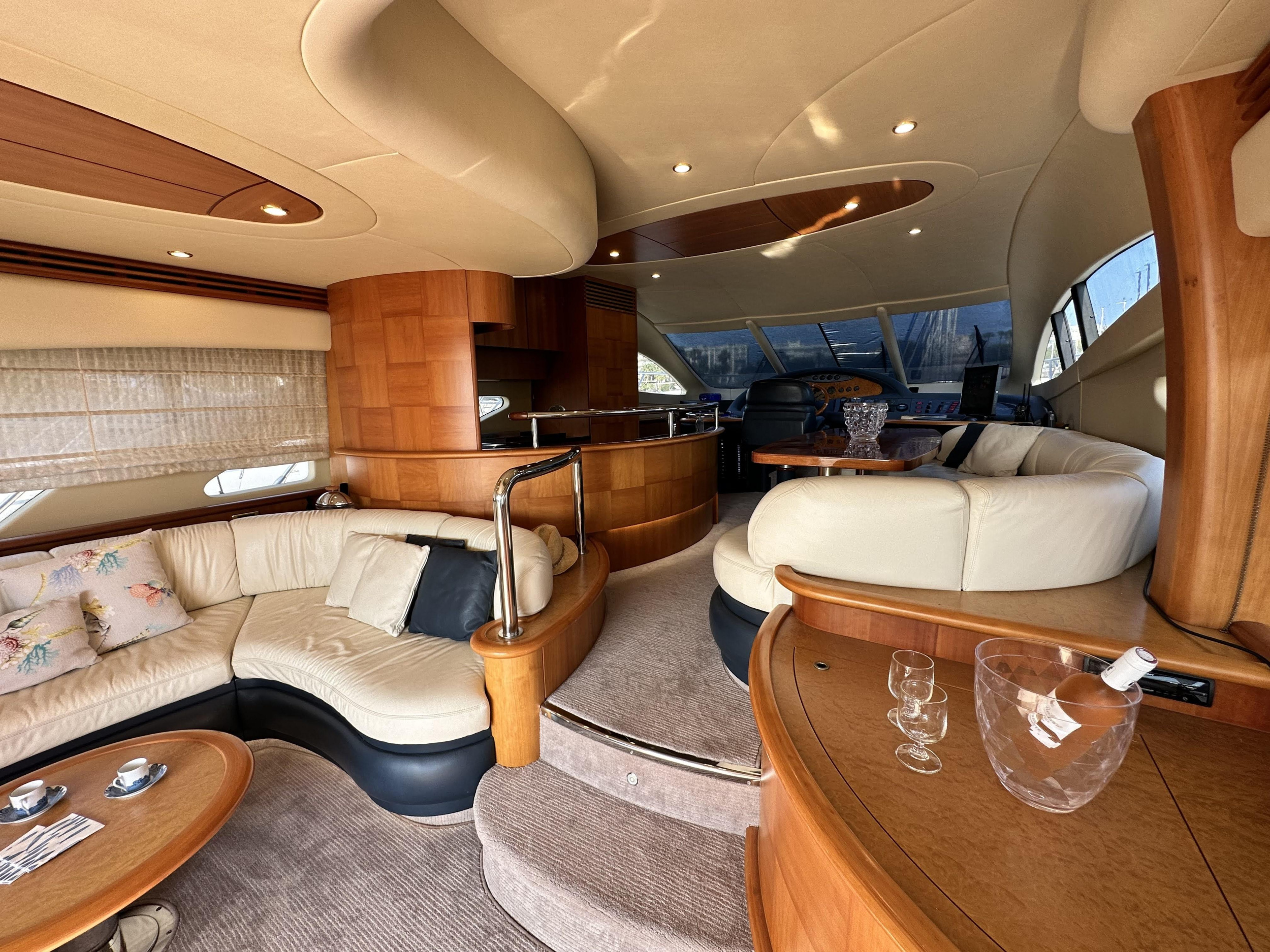 Photo #66 - Azimut 62 Evolution (L'Eclair 3) in Golfe Juan - 22407