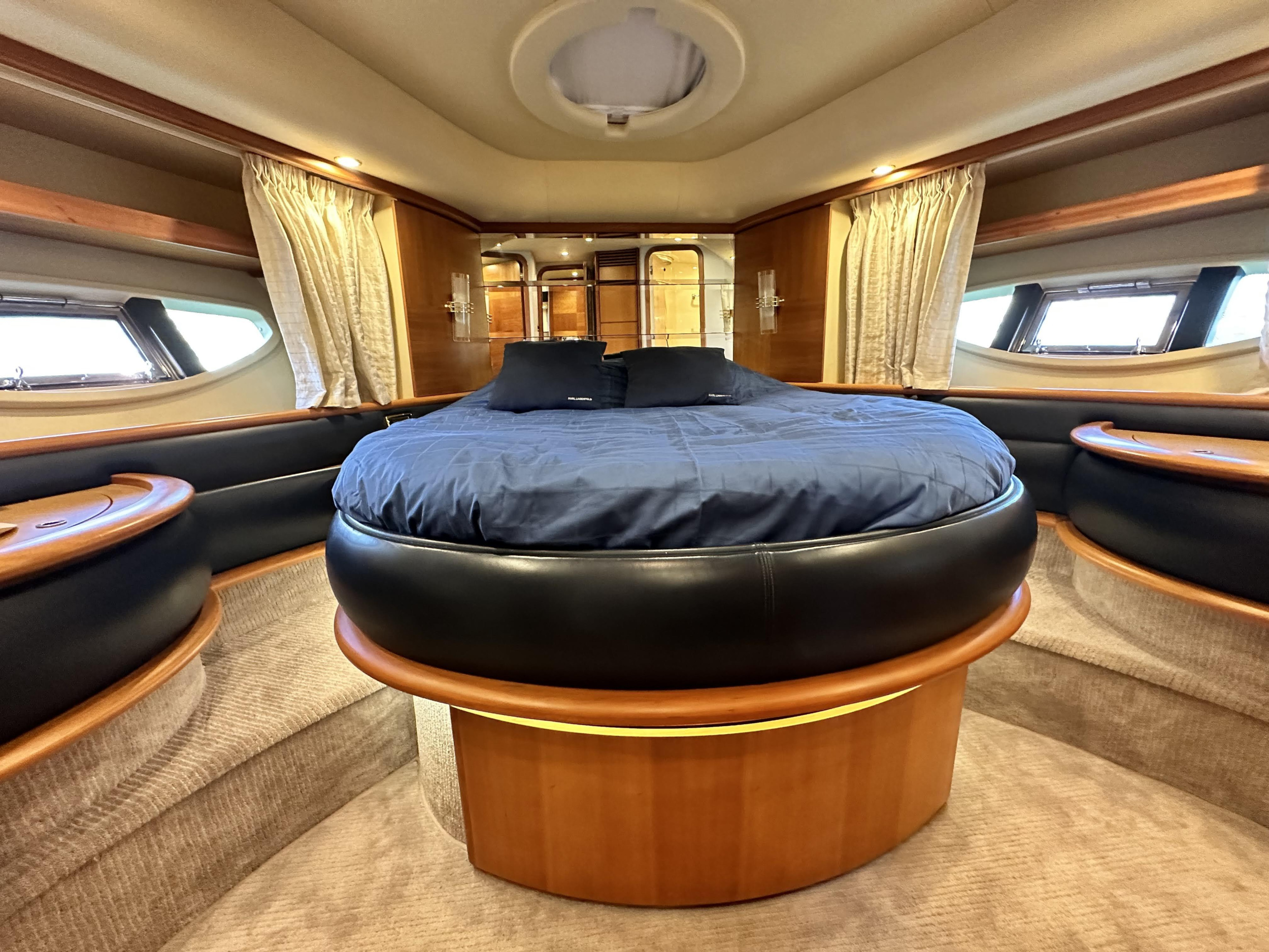 Photo #16 - Azimut 62 Evolution (L'Eclair 3) in Golfe Juan - 22407