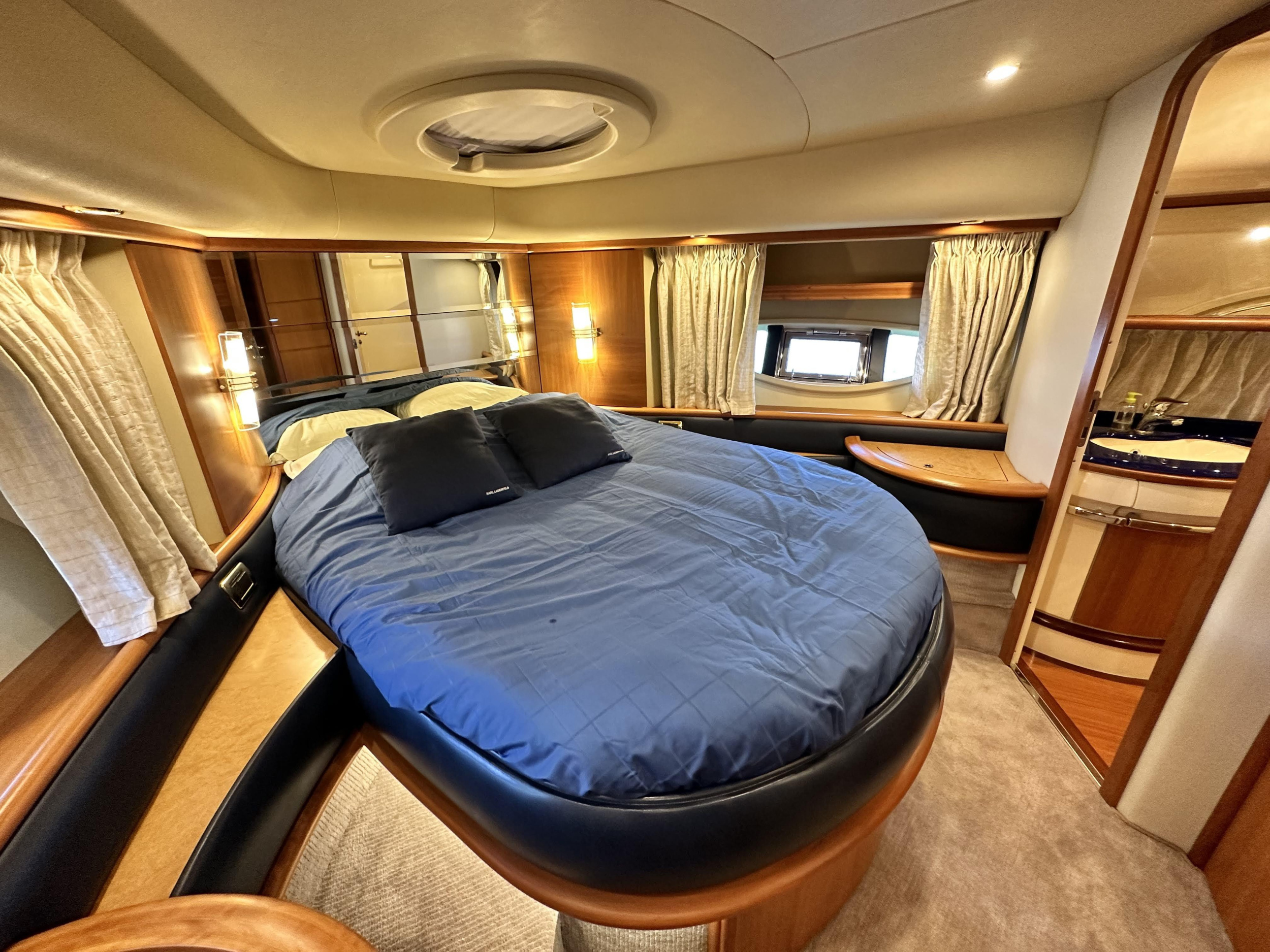 Photo #10 - Azimut 62 Evolution (L'Eclair 3) in Golfe Juan - 22407