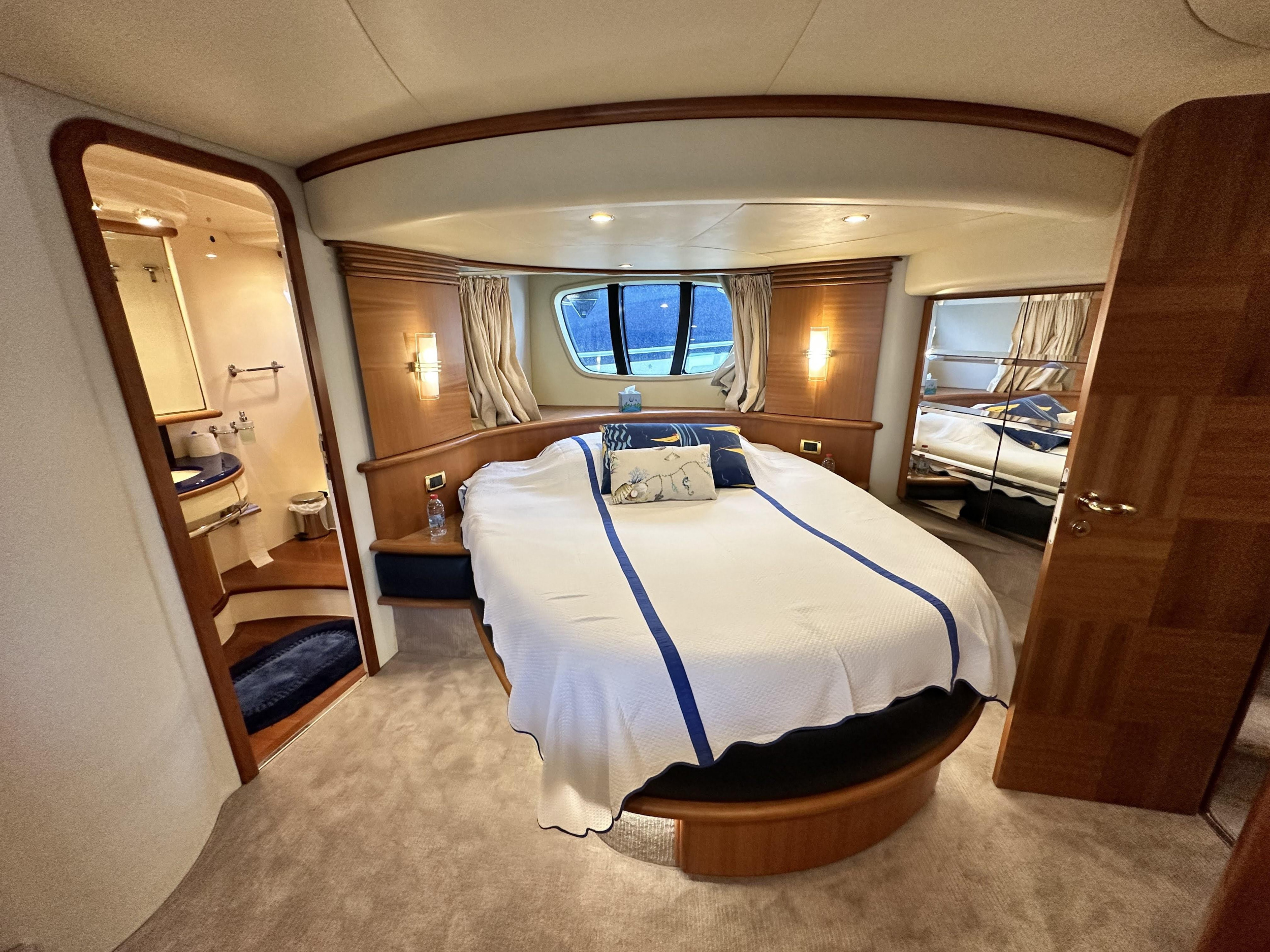 Photo #56 - Azimut 62 Evolution (L'Eclair 3) in Golfe Juan - 22407