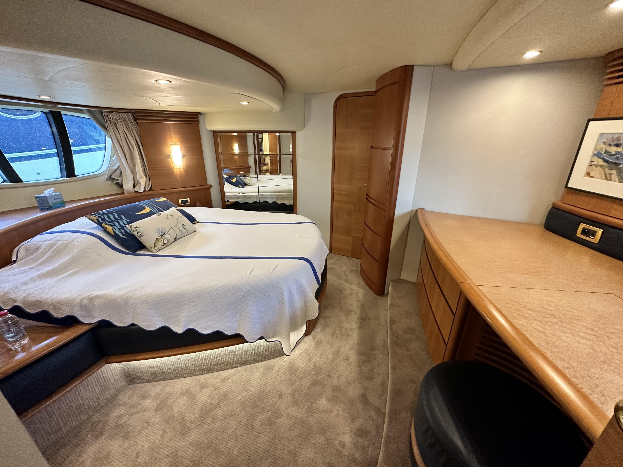 Photo #30 - Azimut 62 Evolution (L'Eclair 3) in Golfe Juan - 22407