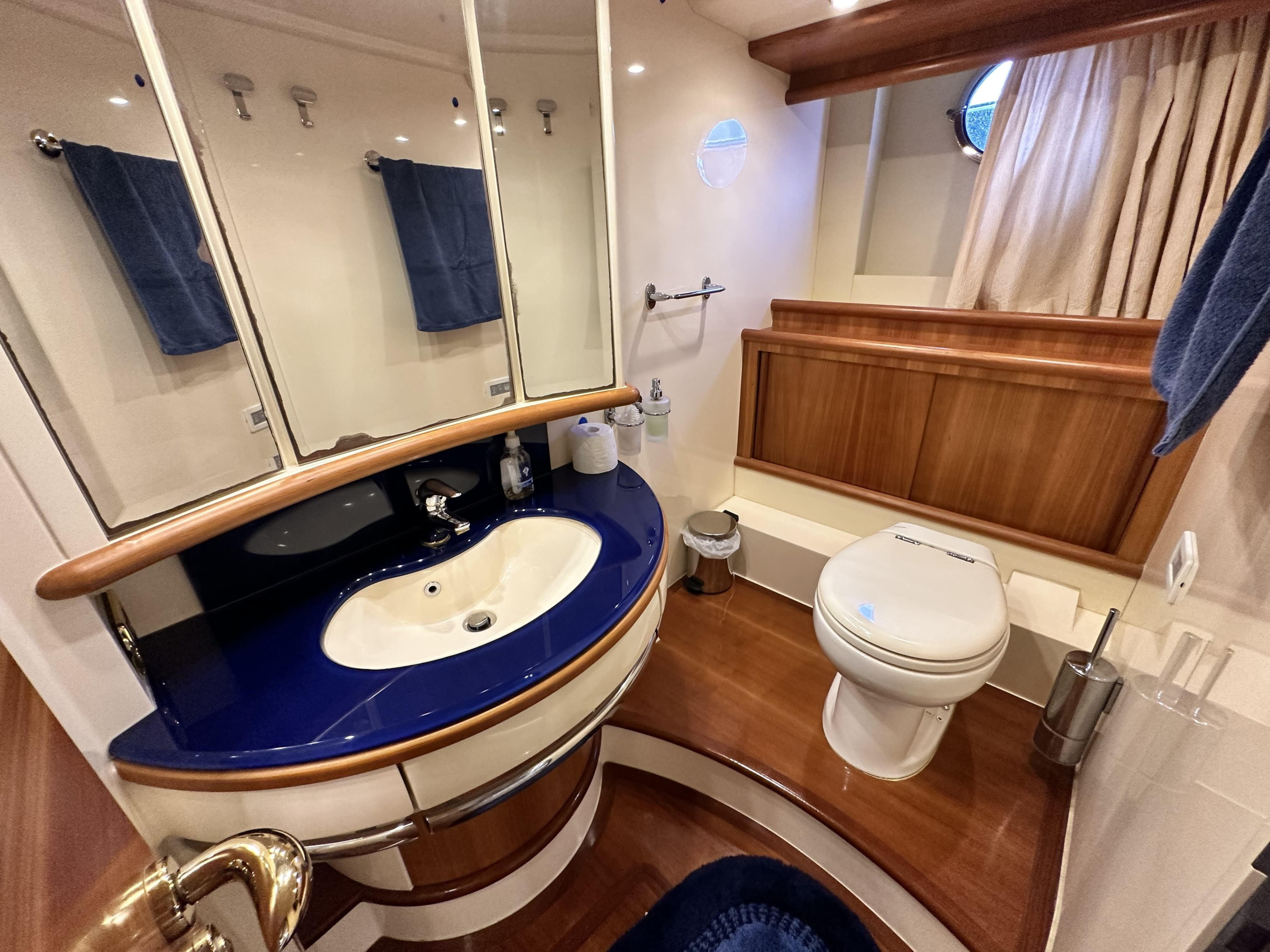 Photo #53 - Azimut 62 Evolution (L'Eclair 3) in Golfe Juan - 22407