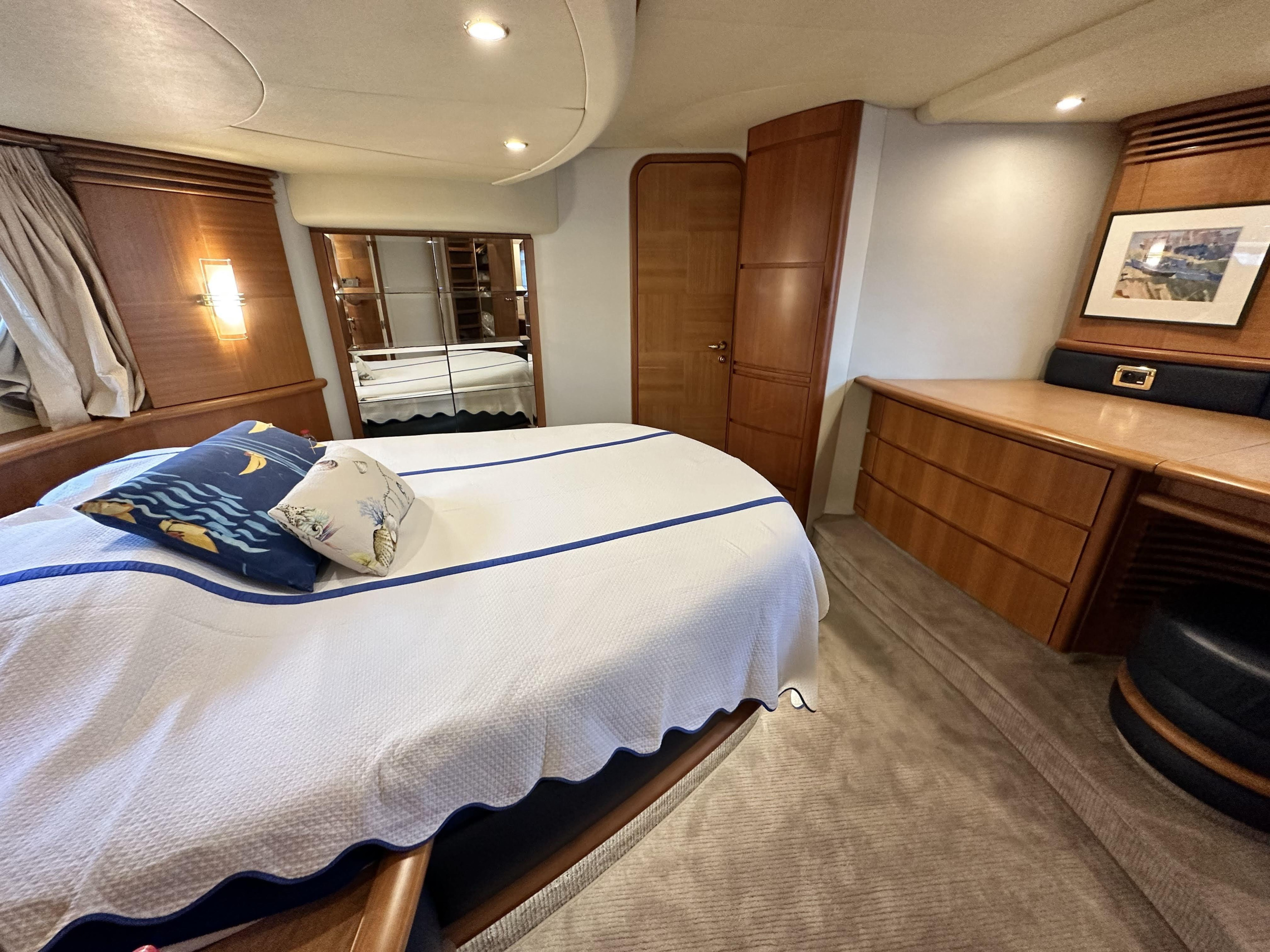 Photo #61 - Azimut 62 Evolution (L'Eclair 3) in Golfe Juan - 22407