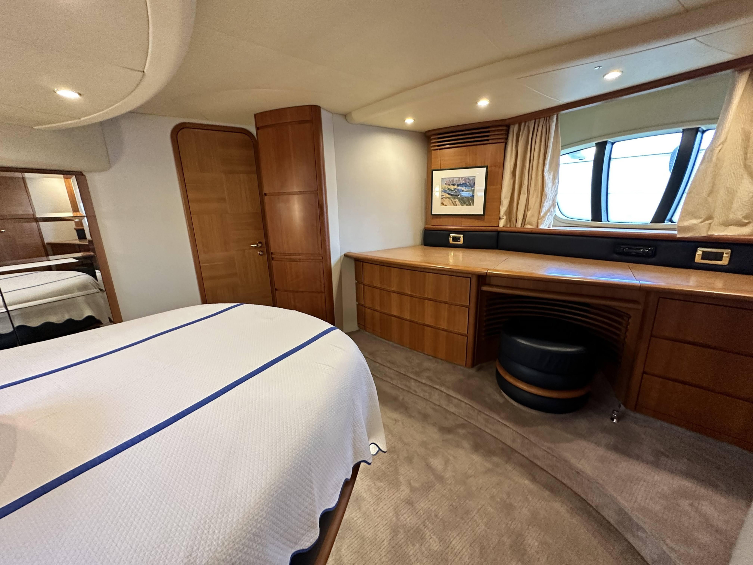Photo #47 - Azimut 62 Evolution (L'Eclair 3) in Golfe Juan - 22407