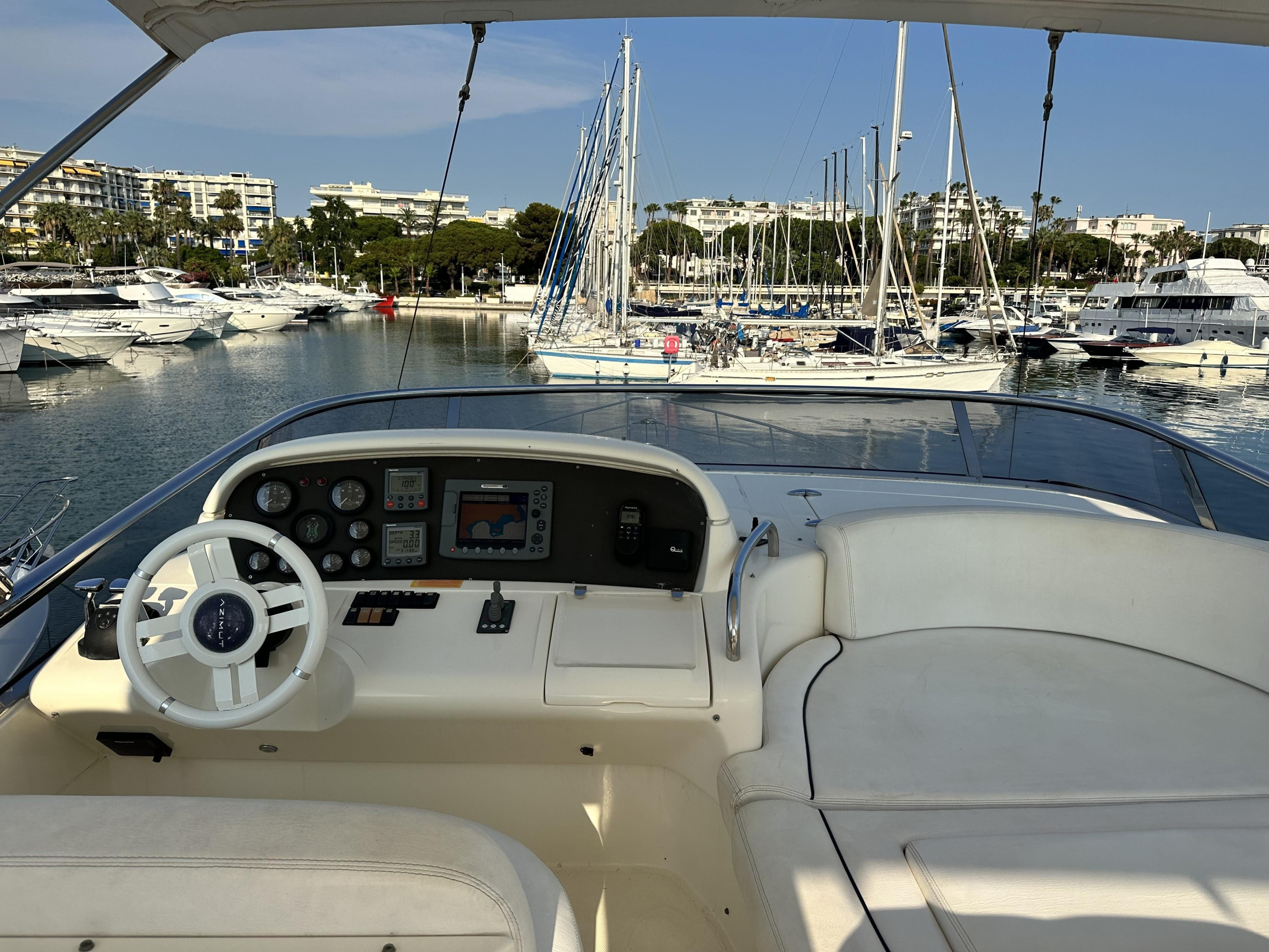 Photo #33 - Azimut 62 Evolution (L'Eclair 3) in Golfe Juan - 22407