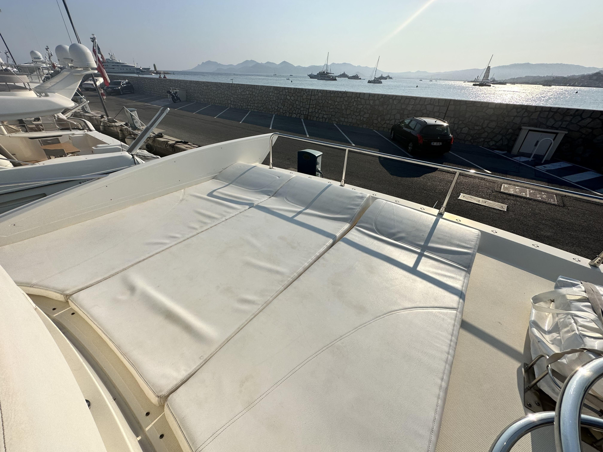 Photo #15 - Azimut 62 Evolution (L'Eclair 3) in Golfe Juan - 22407
