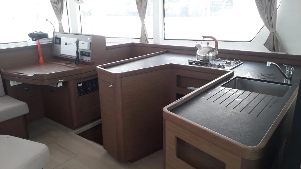 Lagoon 42 (Uiara) Kitchen / Navigation - 28