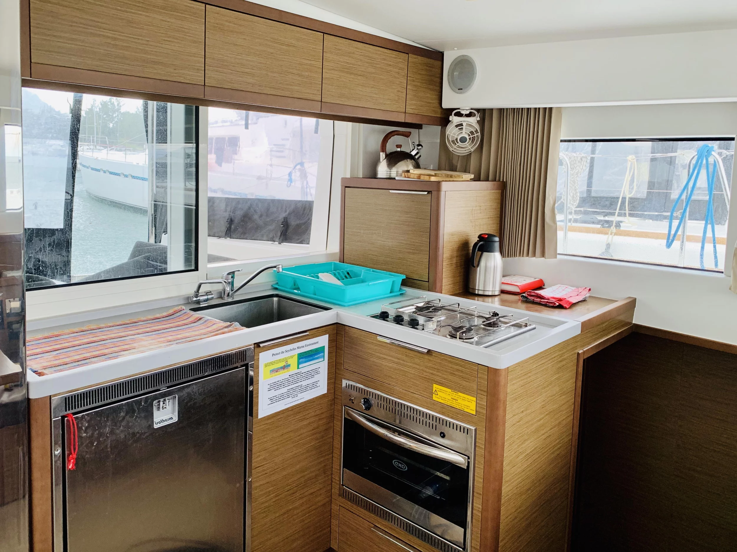 Lagoon 40 (Ubah) Kitchen - 8