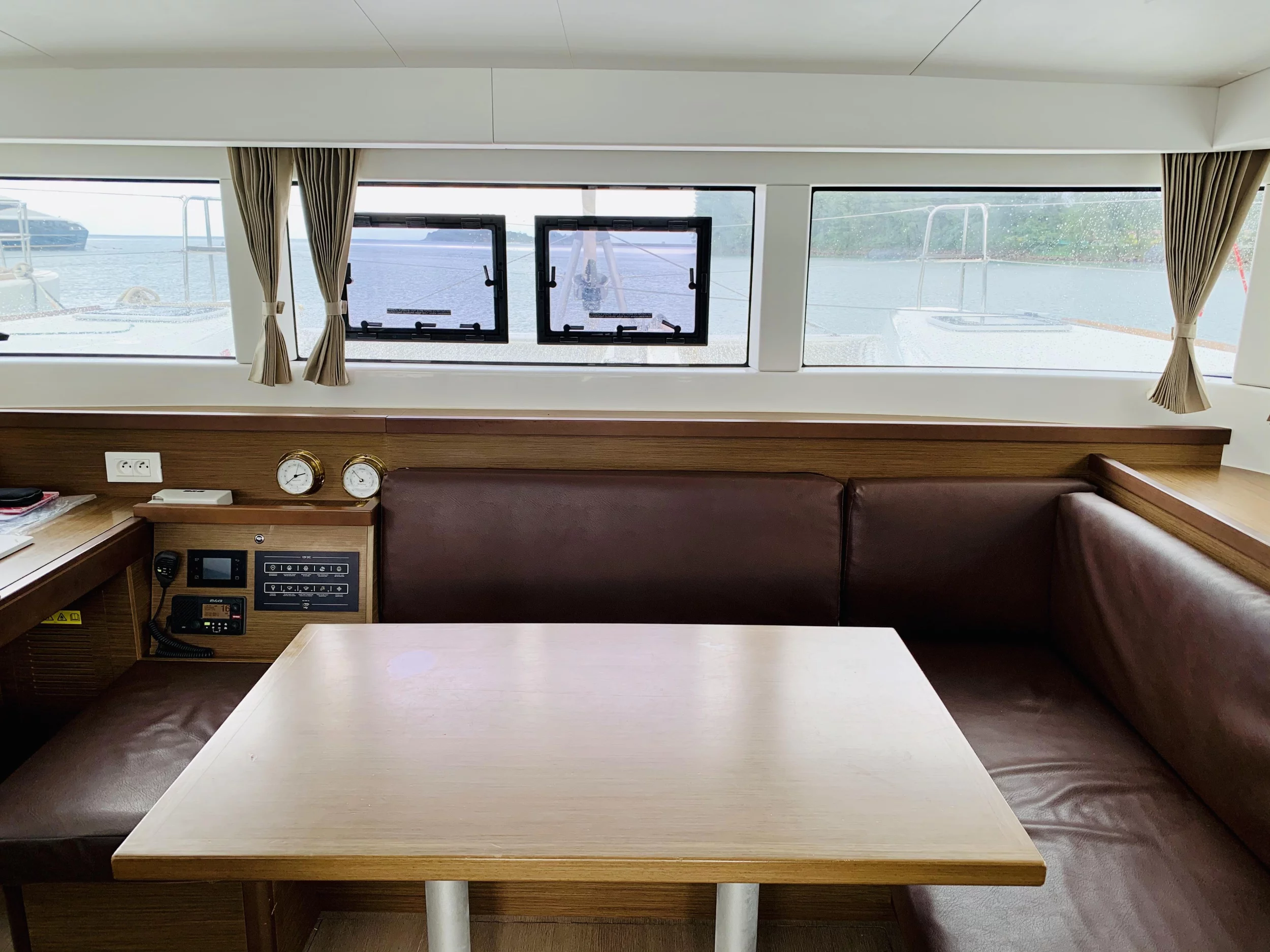 Lagoon 40 (Ubah) Salon - 17