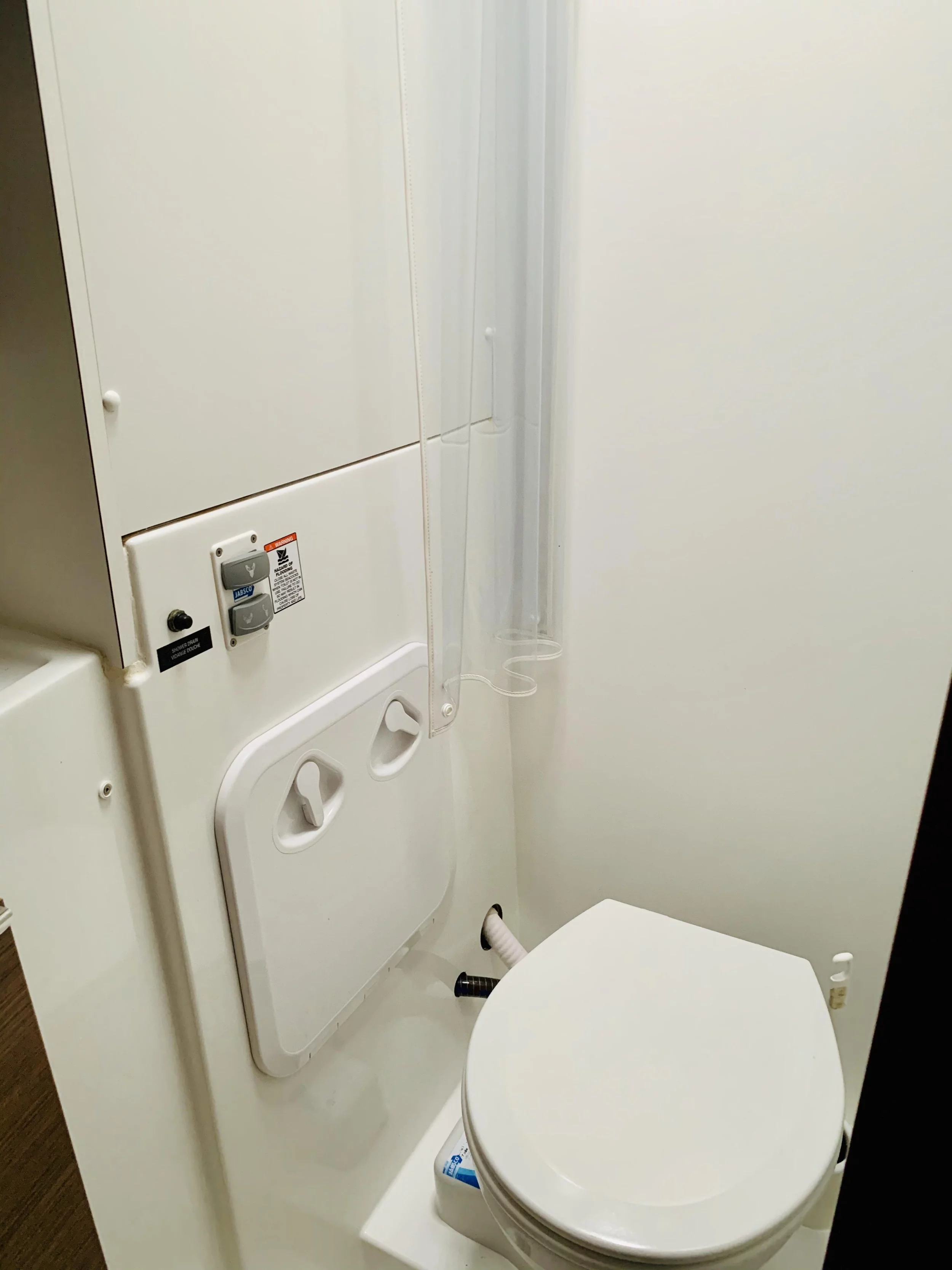 Lagoon 40 (Unique) Toilet - 14