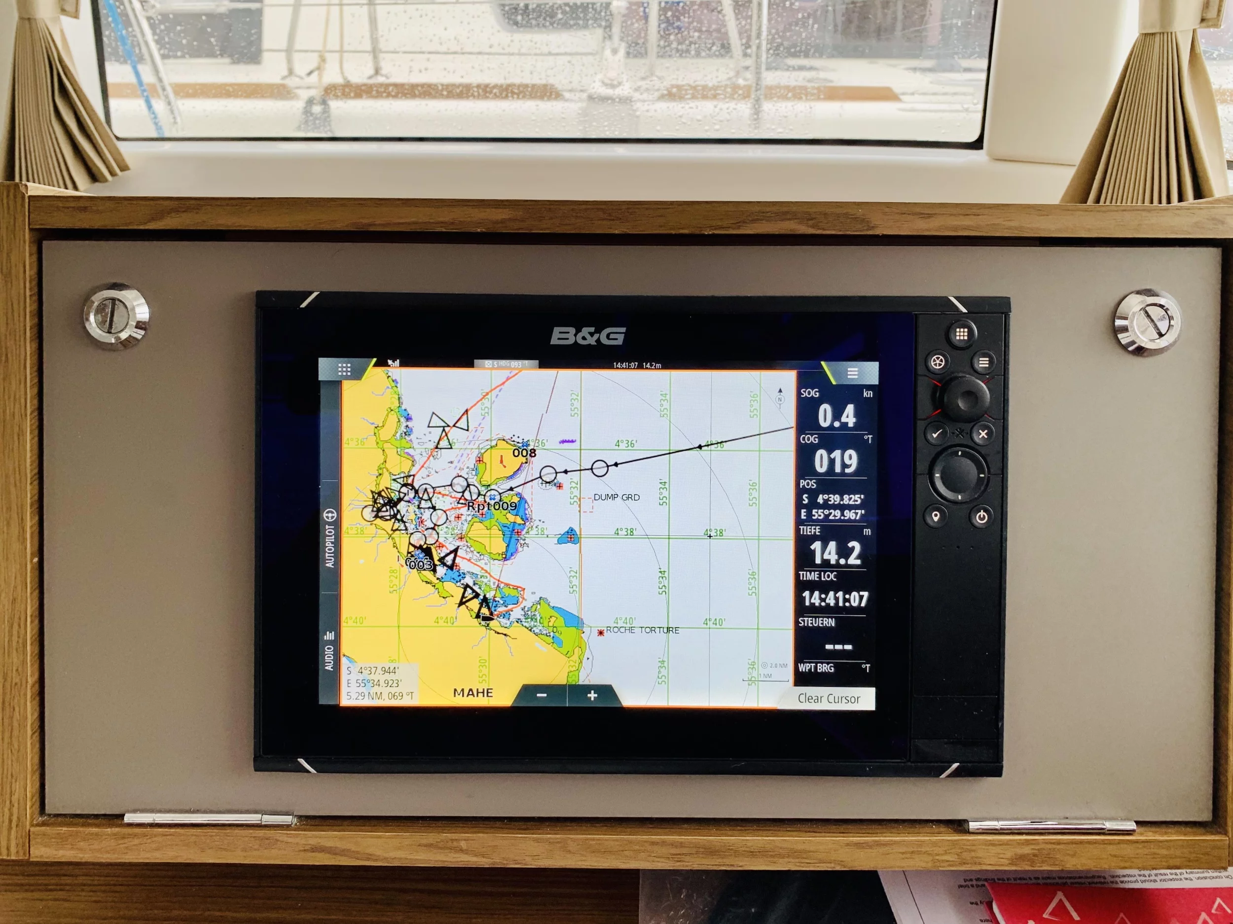 Lagoon 40 (Unicorn) Navigation 3 - 12