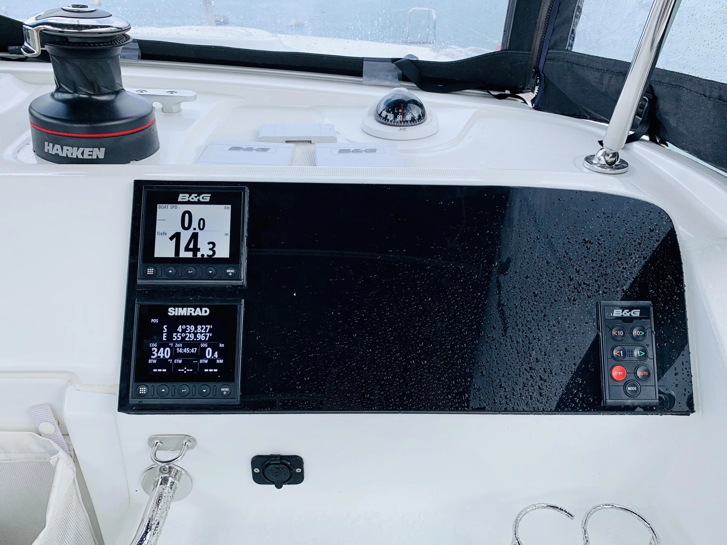 Lagoon 40 (Unicorn) Navigation 1 - 8