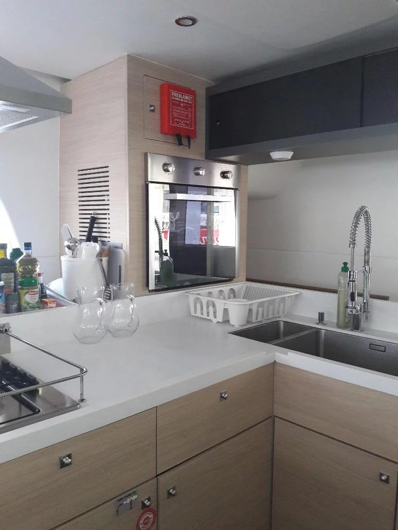 Catalante 720 (Eye Candy) Kitchen 2 - 5