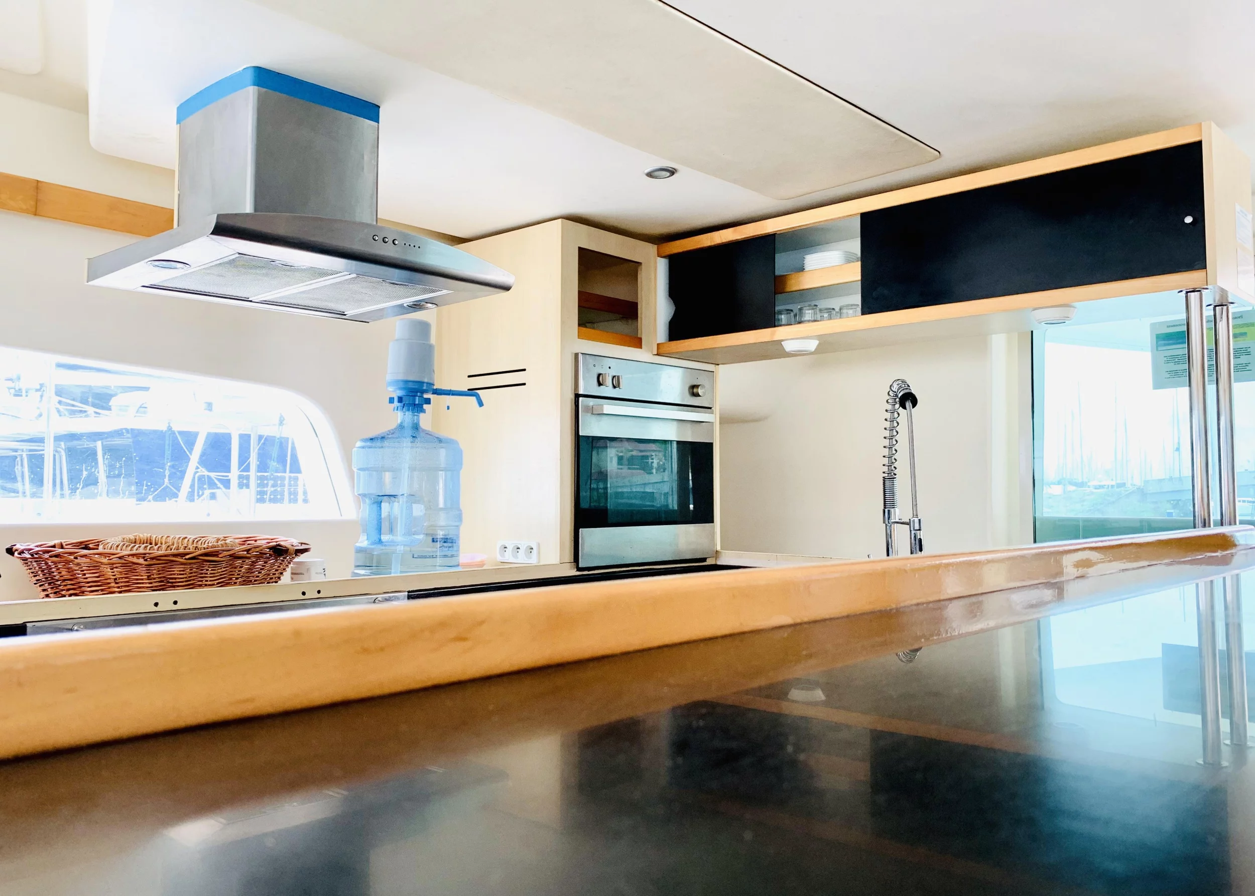 Catlante 600 (Iris) Kitchen few - 8