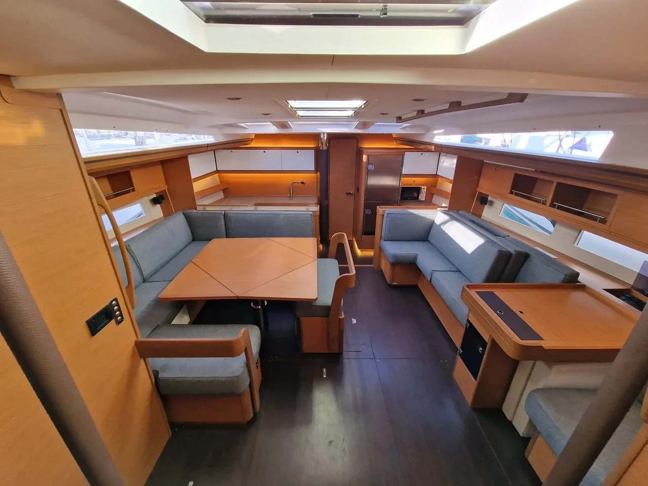 Dufour 56 Exclusive (Razzmatazz) Interior image - 4
