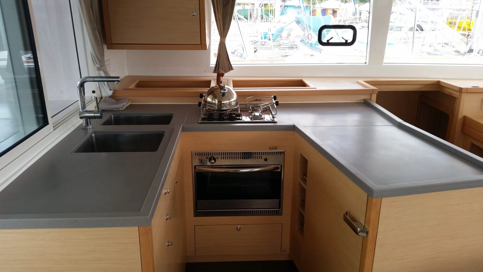 Lagoon 450 SporTop (Maui) Kitchen - 7