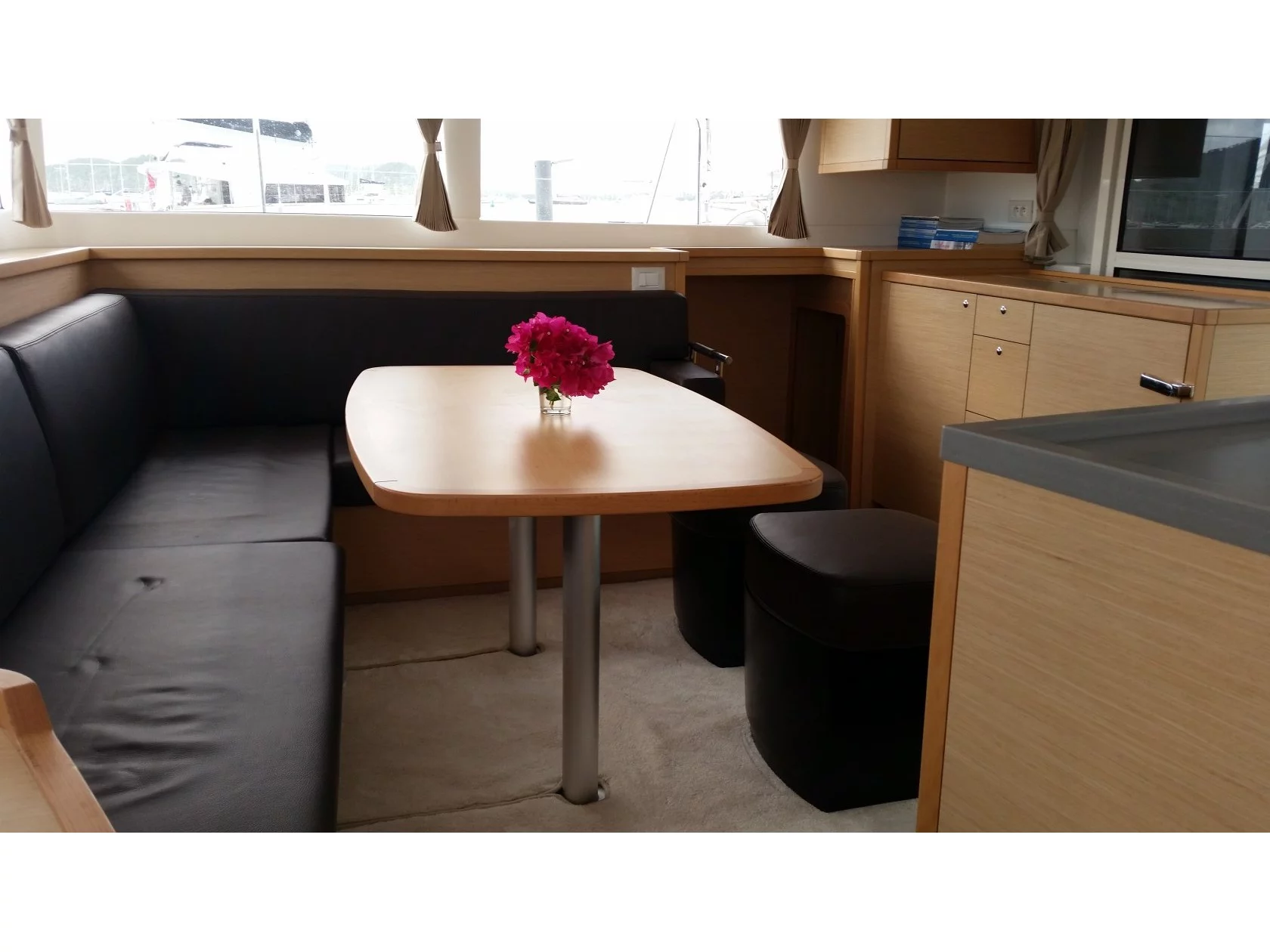 Lagoon 450 SporTop (Maui) Interior image - 8