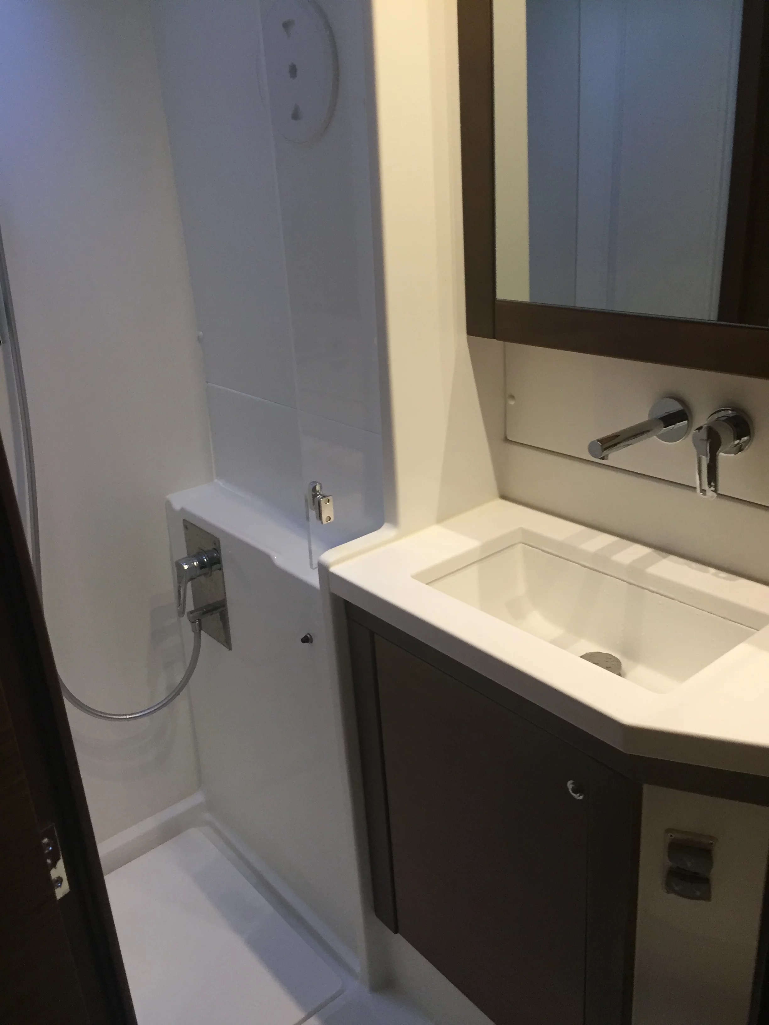Lagoon 450 SporTop (Toja) Bath - 20