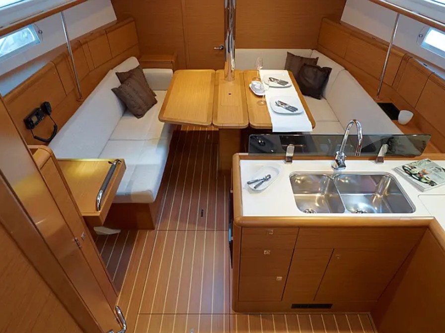 Sun Odyssey 379[G] — photo 3