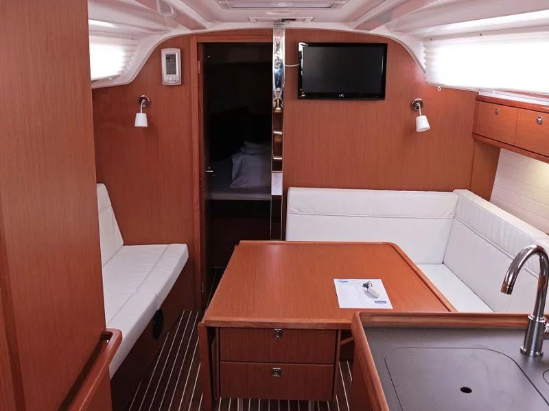 BAVARIA C 37 BT (JULIA) Interior image - 3