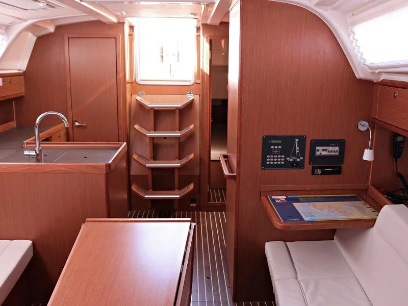 BAVARIA C 37 BT (JULIA) Interior images - 4