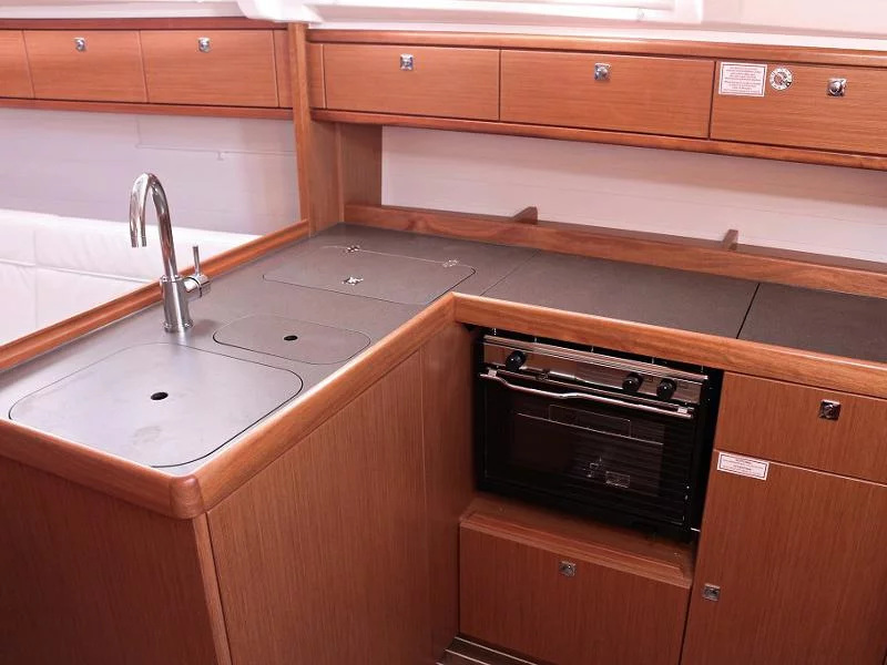 BAVARIA C 37 BT (JULIA) Interior images - 7