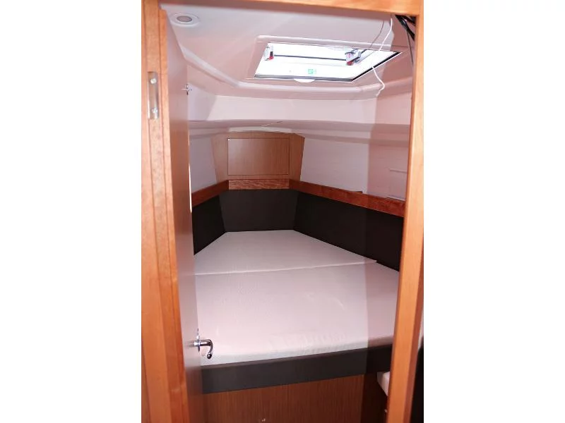 BAVARIA C 37 BT (JULIA) Interior images - 6