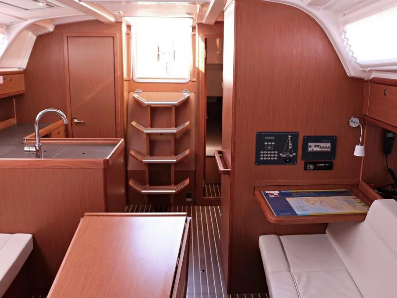 BAVARIA C 37 BT (ANDREA) Interior images - 6