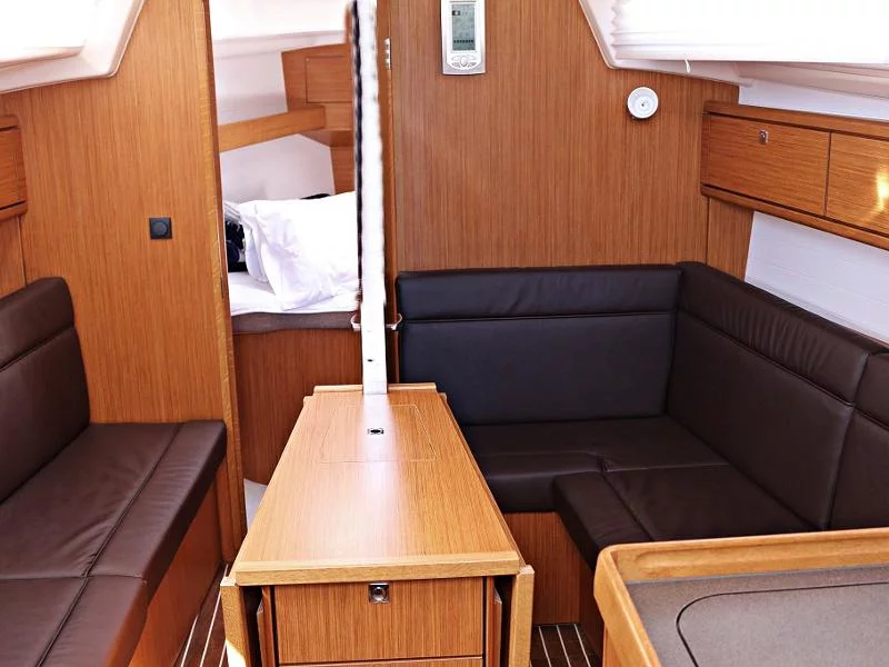 BAVARIA C 33 (MIRELLA) Interior image - 1