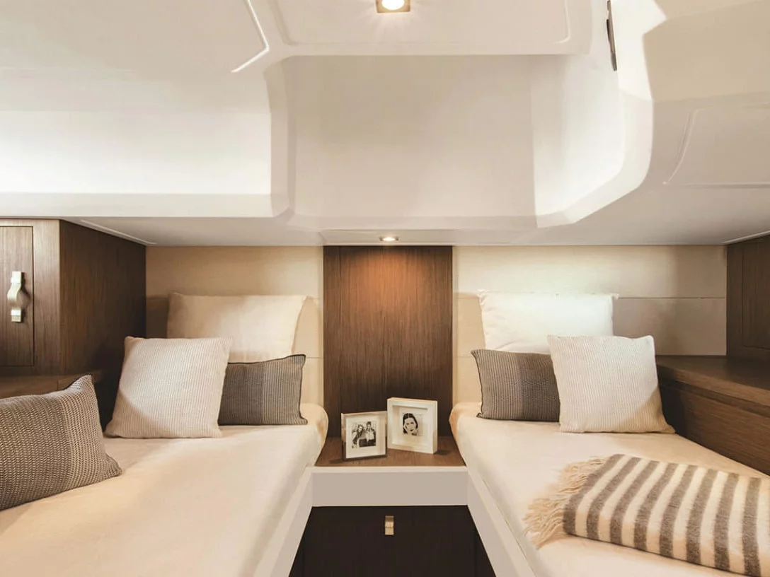 Beneteau GT40 (Island Cruise) Interior image - 5