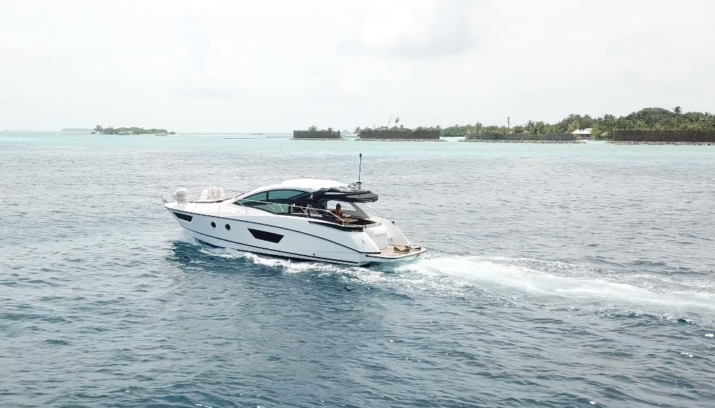 Photo #10 - Beneteau GT40 (Island Cruise) in Male - 22861