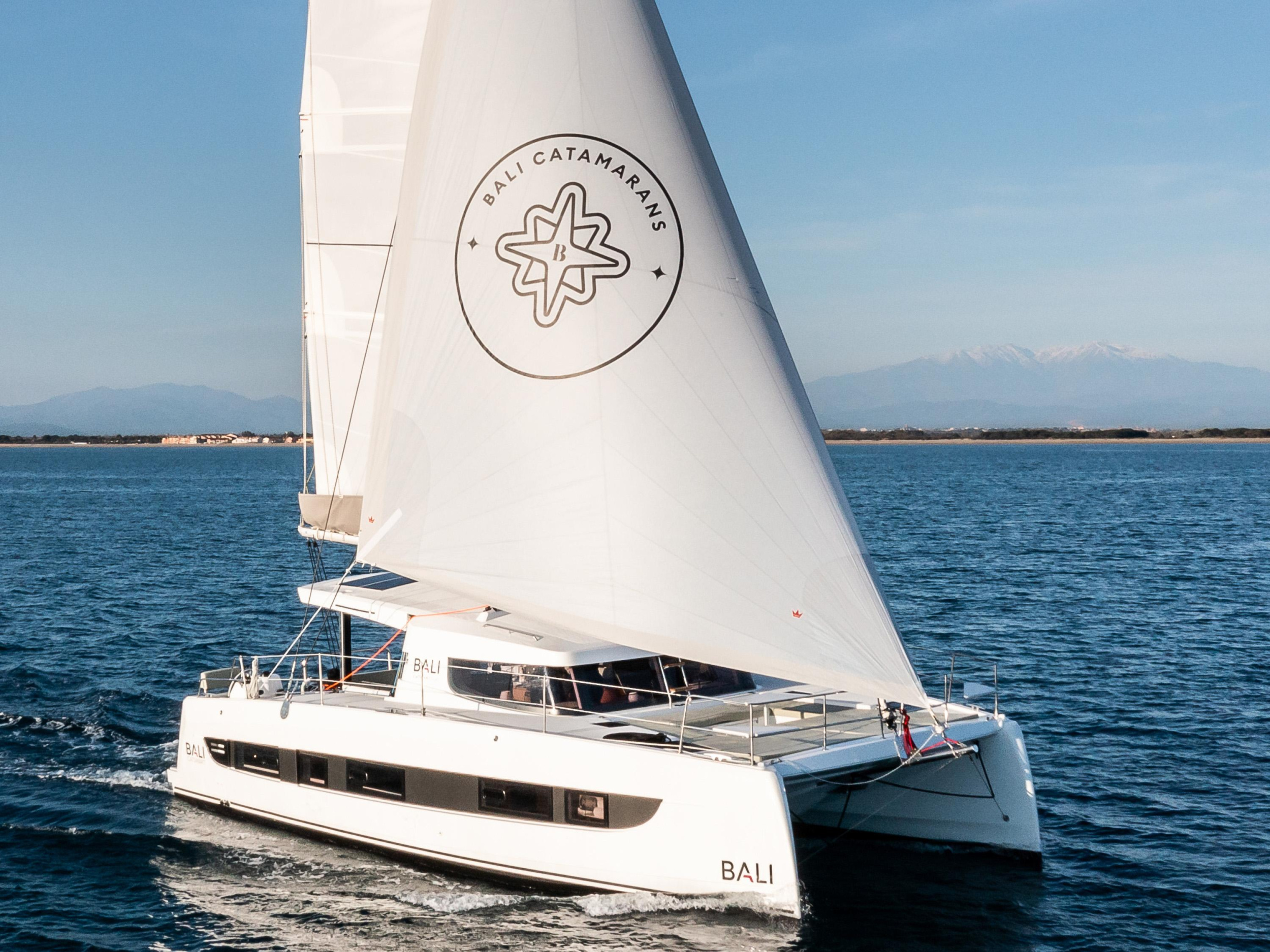 Photo #1 - Bali Catsmart (Néréide) in Port Pin Rolland - 22869