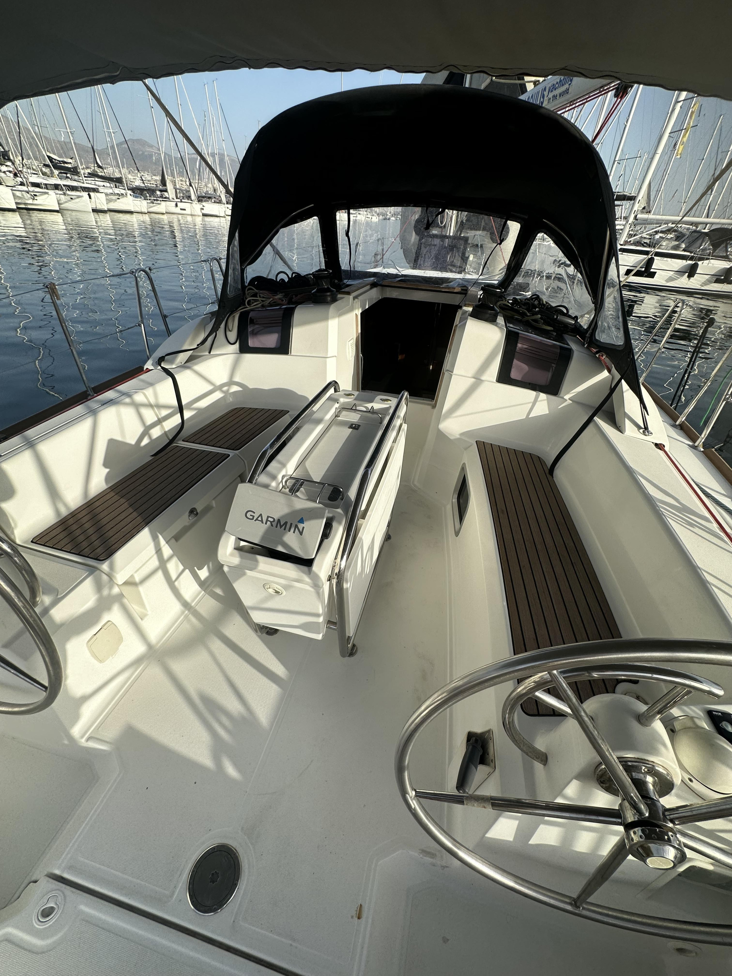 Photo #11 - Sun Odyssey 379 (OYSTER SHELL) in Atene - 22877