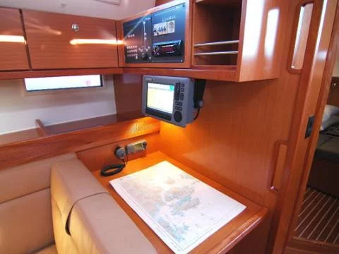 Bavaria Cruiser 45 (Hydra) Interior images - 1