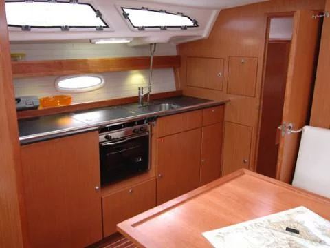 Bavaria 43 C (Rhea) Interior images - 4