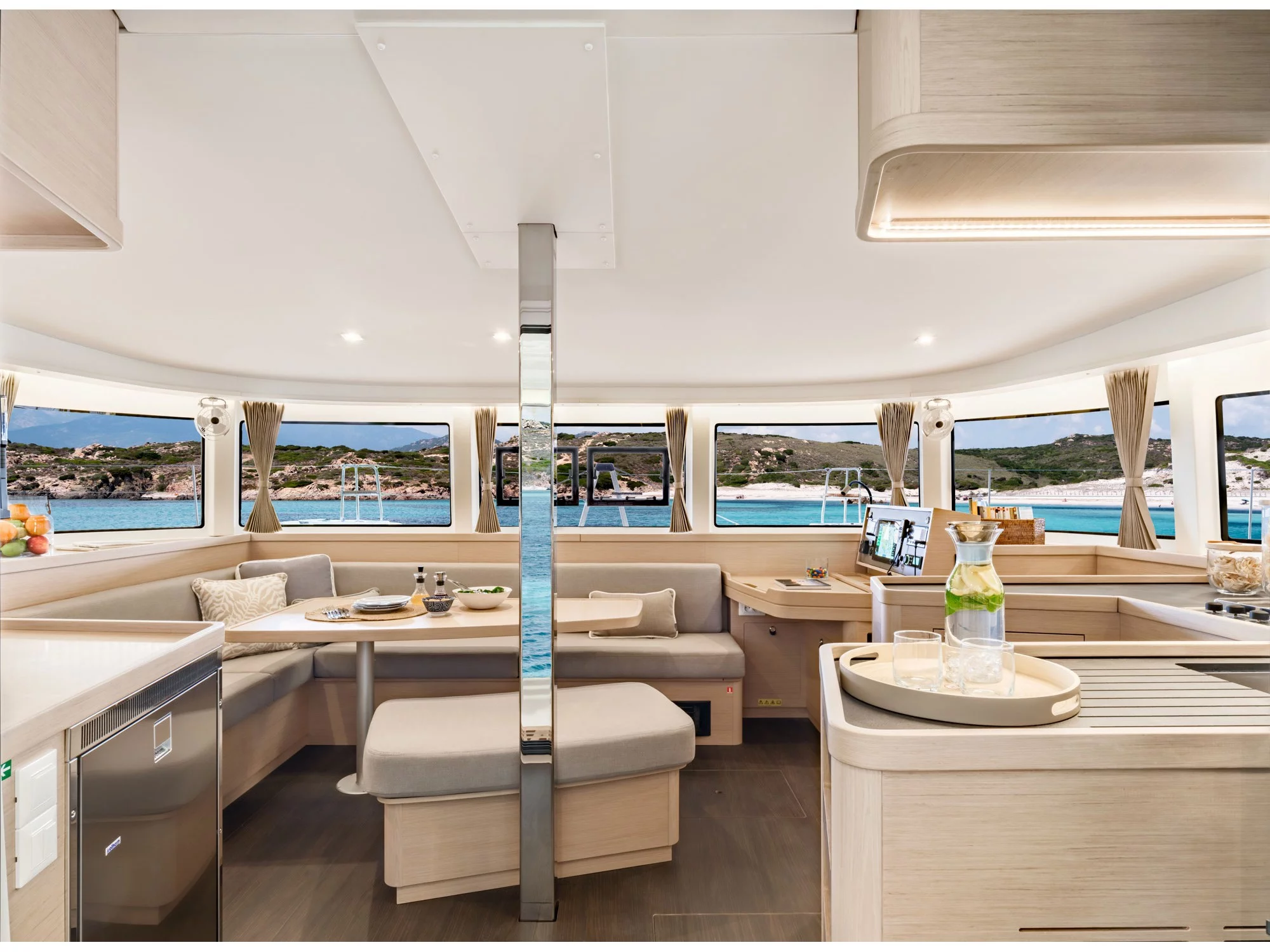 Lagoon 42 (Queen Annezia) Interior image - 2