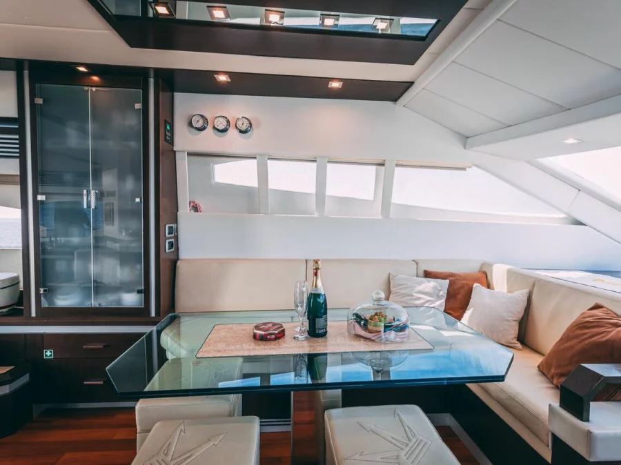 Dominator 62S (Discovery) Interior image - 6