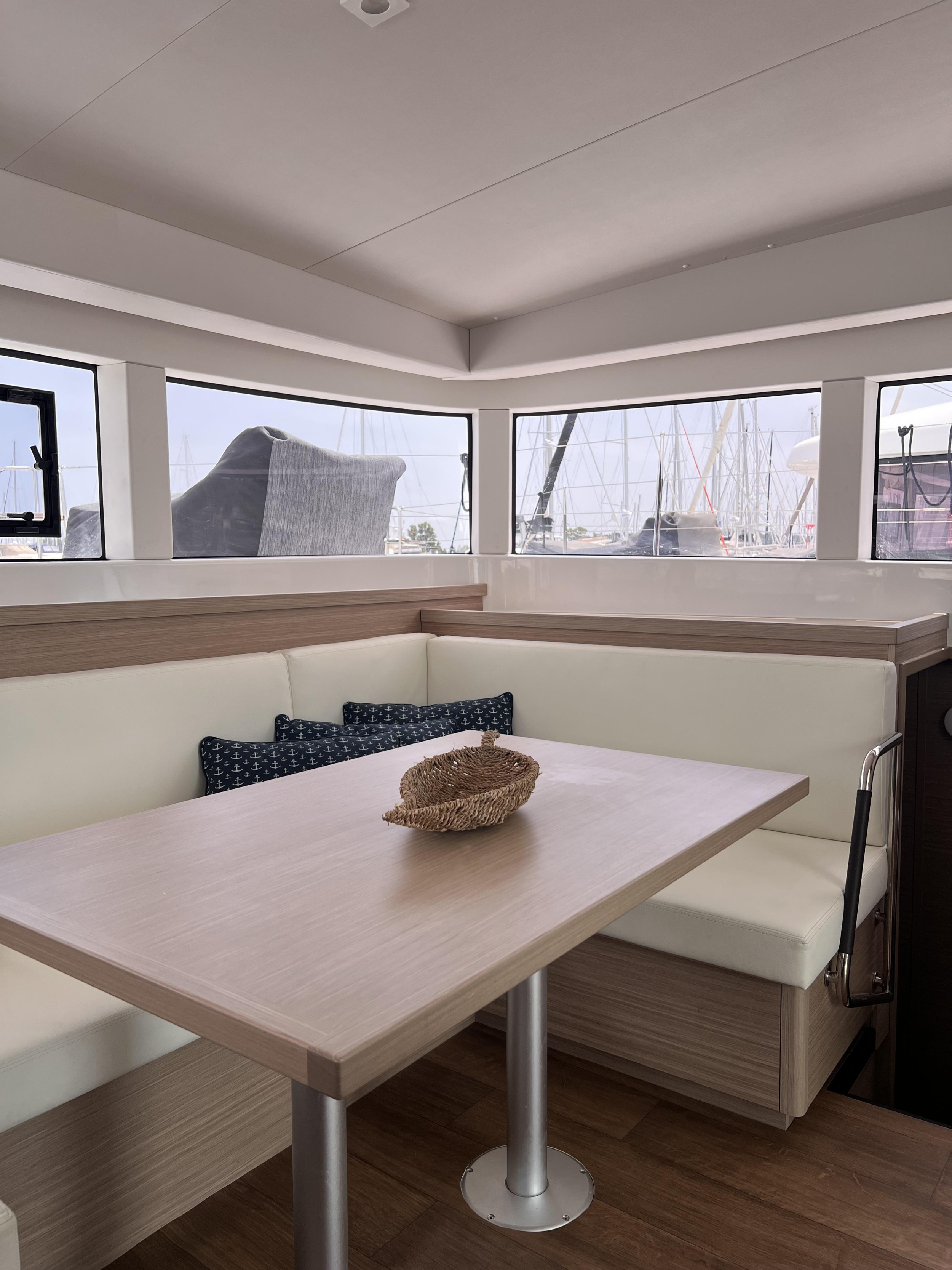 Lagoon 40 — photo 10