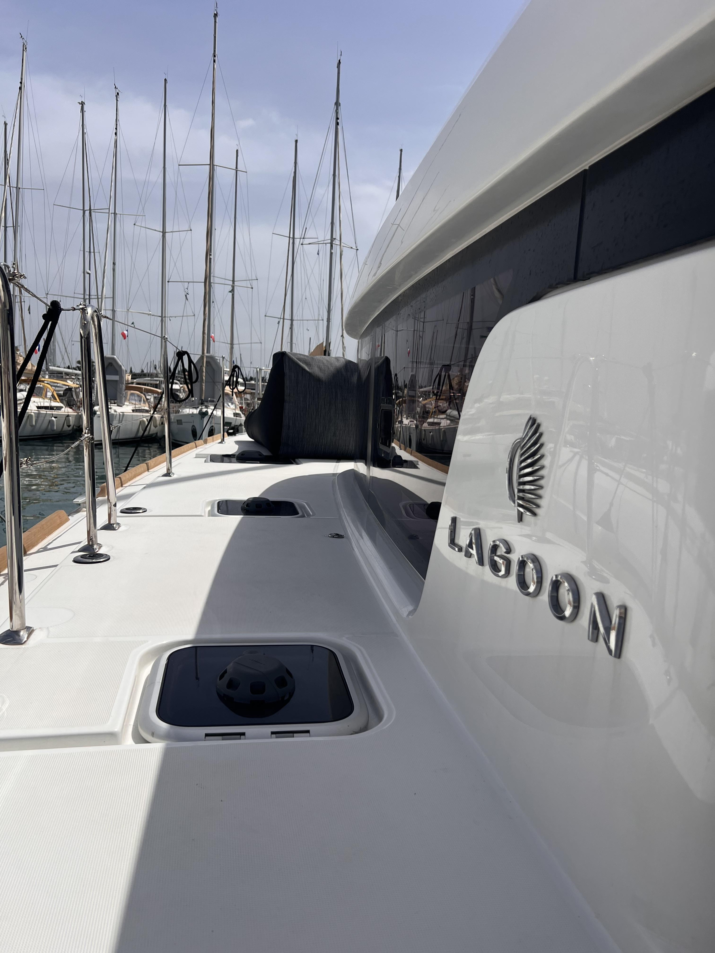 Lagoon 40 — photo 12