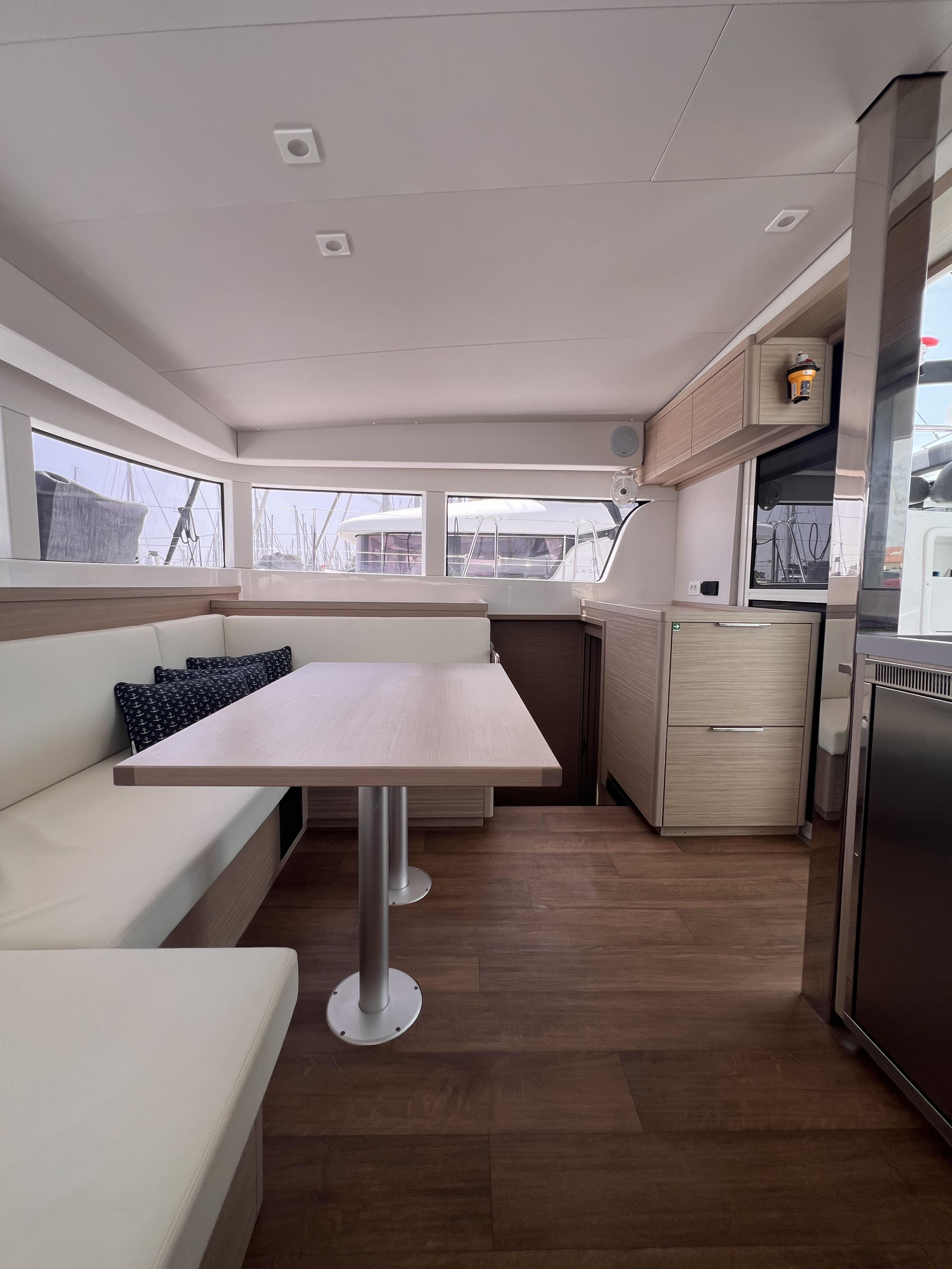 Lagoon 40 — photo 13