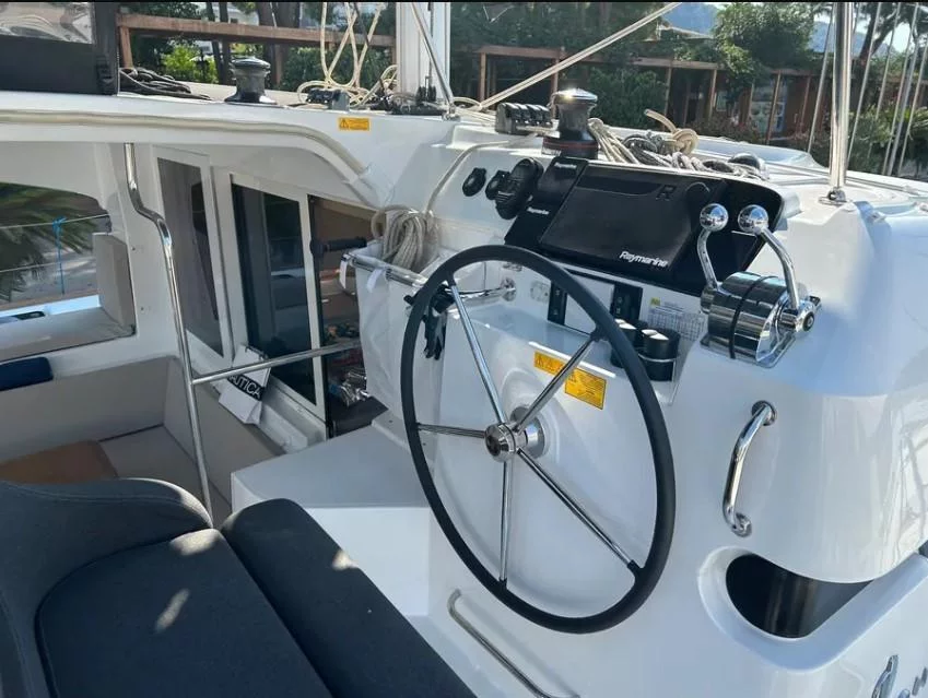 Lagoon 40 (Sail Aries)  - 8