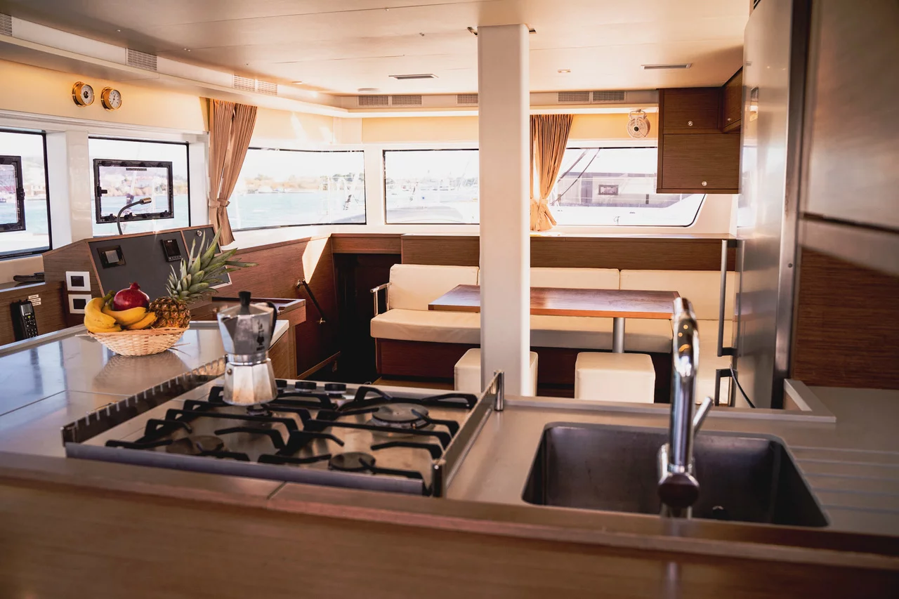 Lagoon 52F (AKANA)  - 4