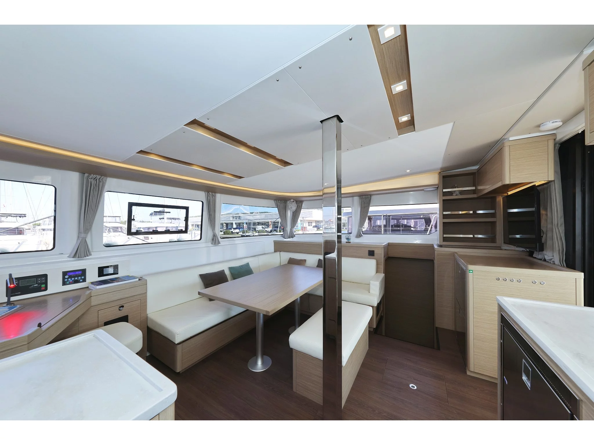Lagoon 46 (SHIP HAPPENS) Interior image - 27