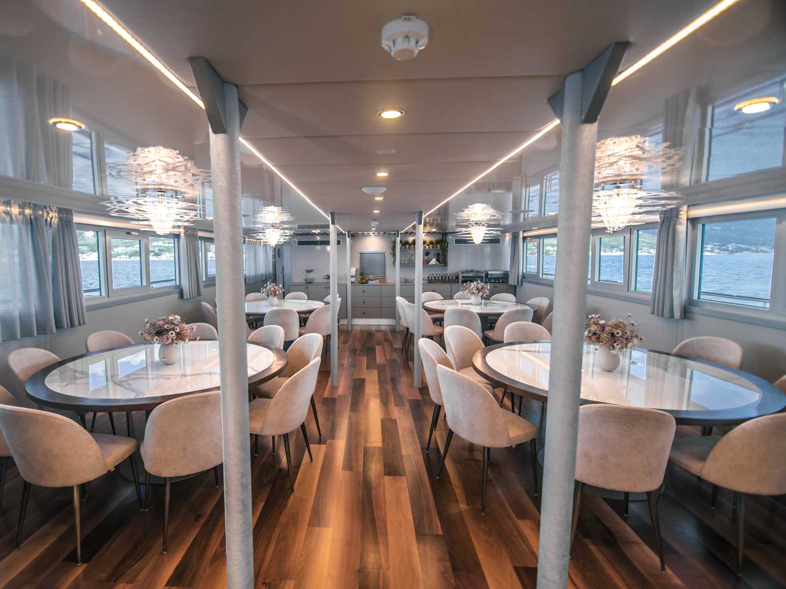 Photo #16 - Luxury Motor Yacht (Roko) en Split - 21159