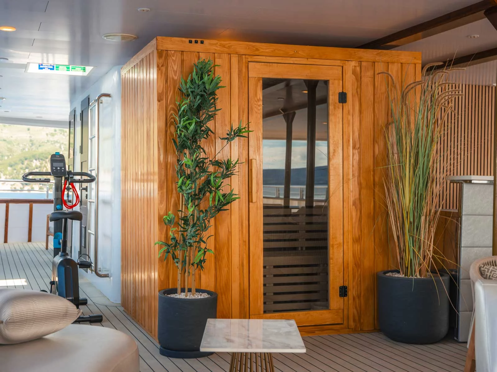 Luxury Motor Yacht (Roko)  - 10